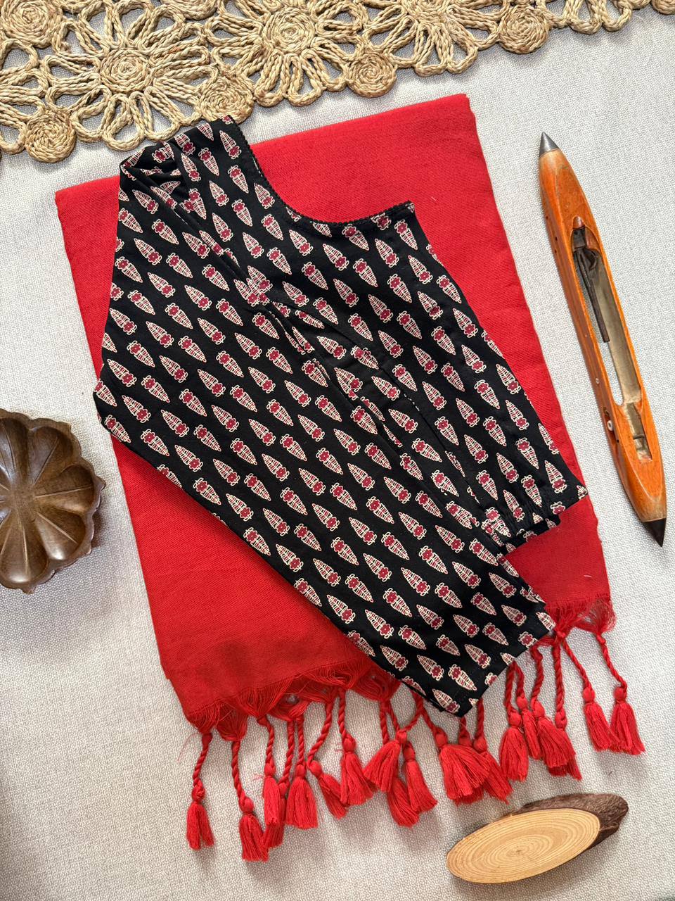 Elegant Khadi Cotton Saree with Stretchable Ajrak Print Blouse