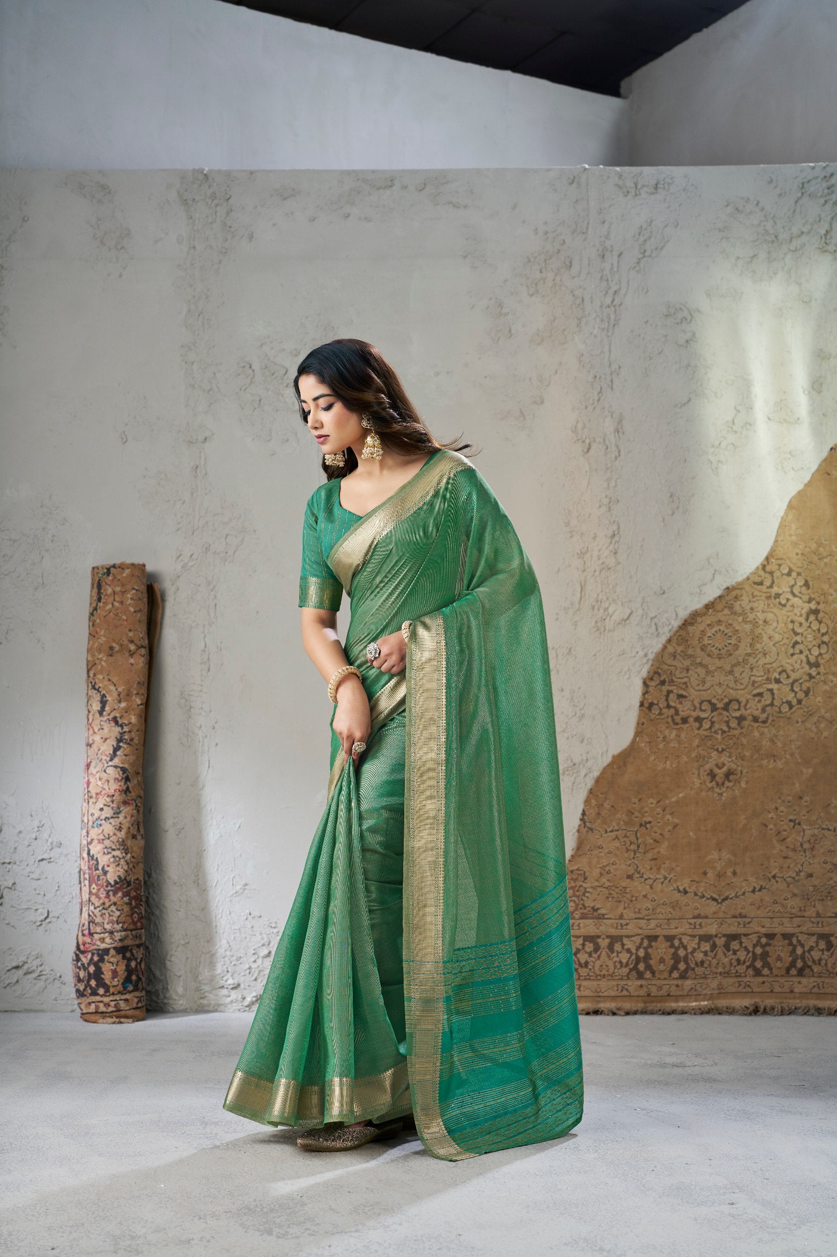Rich Gold Zari Weaving Soft Linen Cotton Silk Saree Secondary image