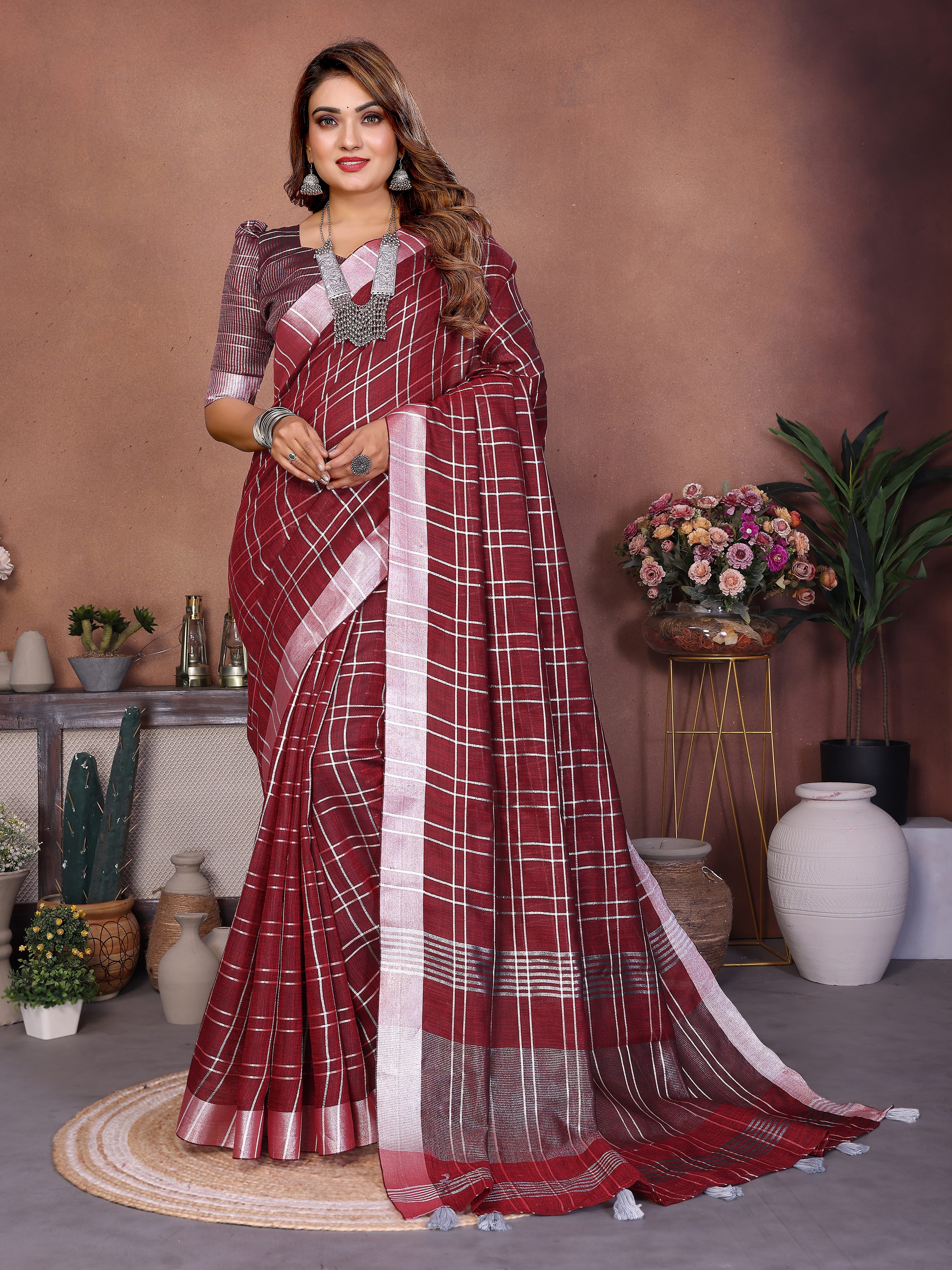Linen Chex Weaving Saree with Jari Pallu Main image
