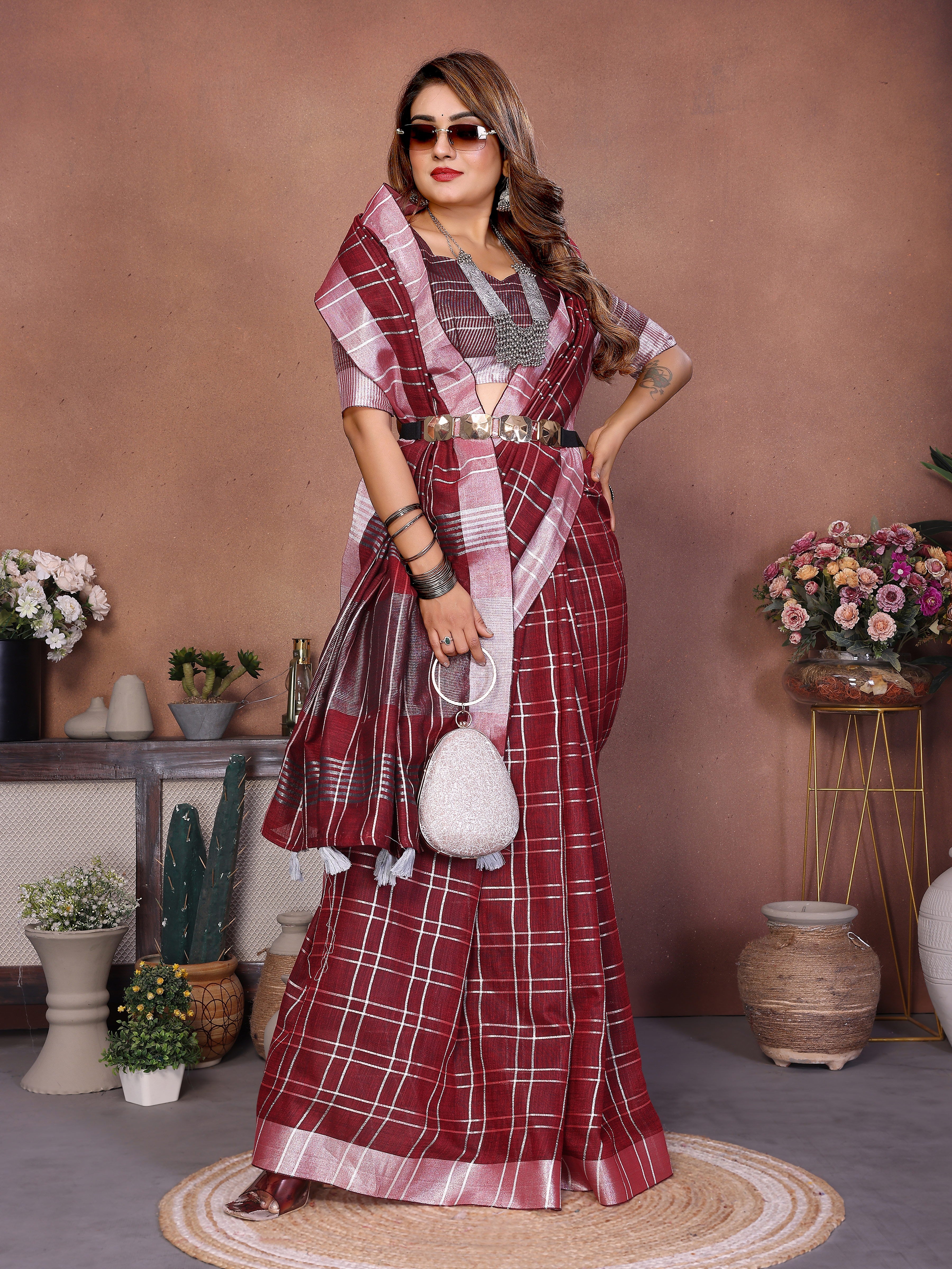 Linen Chex Weaving Saree with Jari Pallu Secondary image