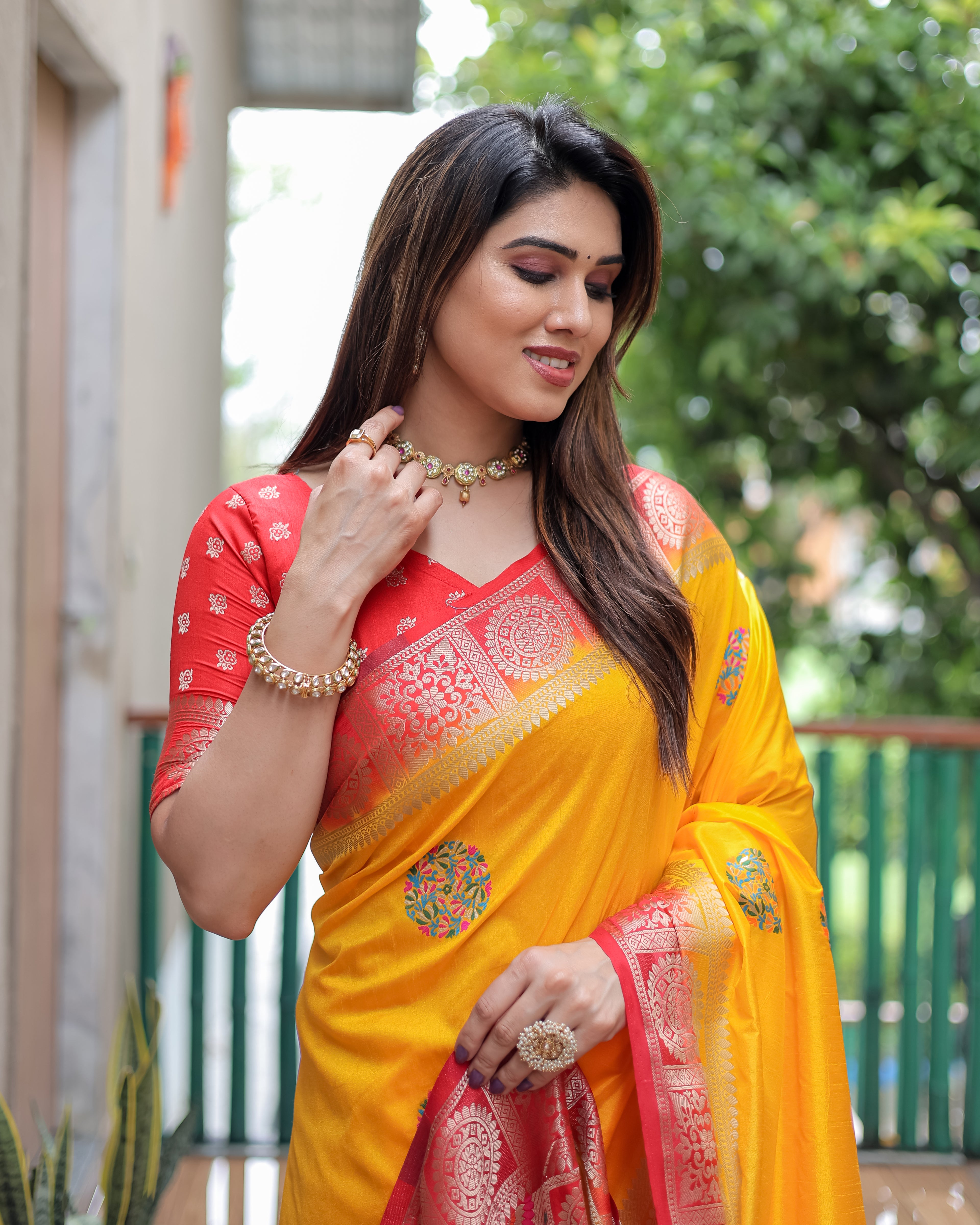 Dola Silk Saree with Contrast Border and Rich Pallu