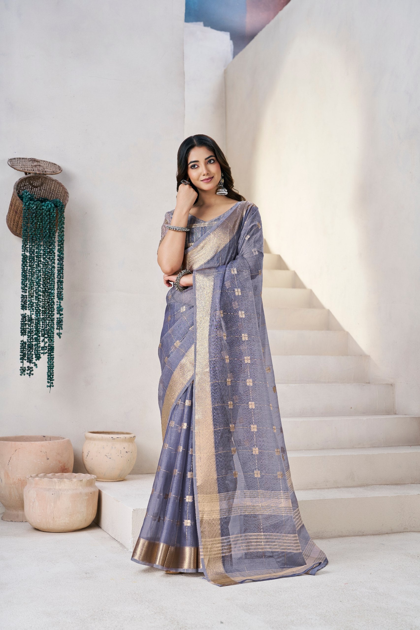 Soft Linen Cotton Silk Saree with Gold Zari Weaving Secondary image