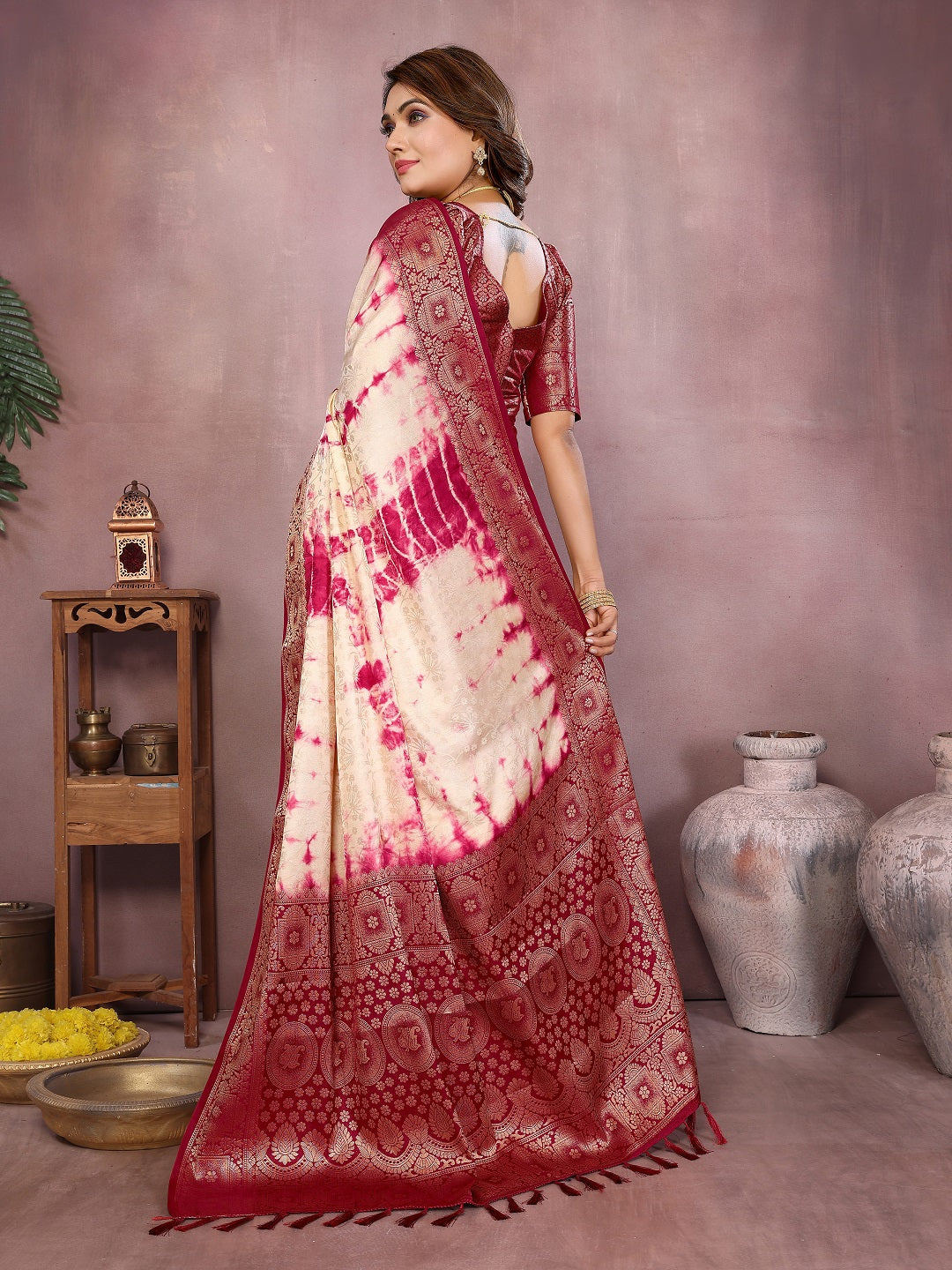 Broad Zari Weaving Border Sibori Design Saree