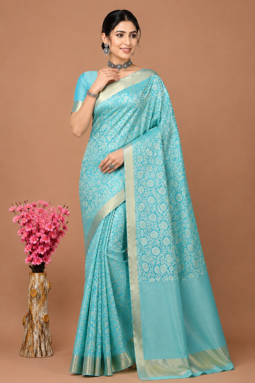 Golden Zari Weaving Designer Saree Secondary image