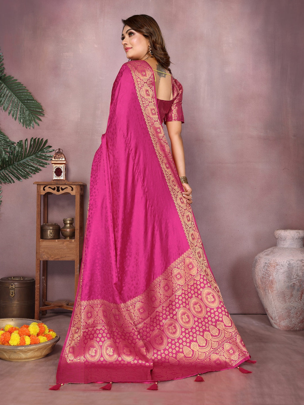 Gala Pallu Hand Dyed Satin Silk Saree