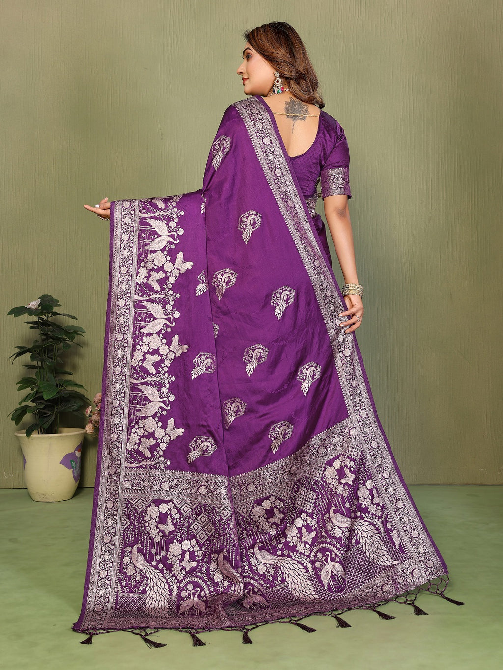Zari Butta and Contrast Border Handloom Satin Silk Saree