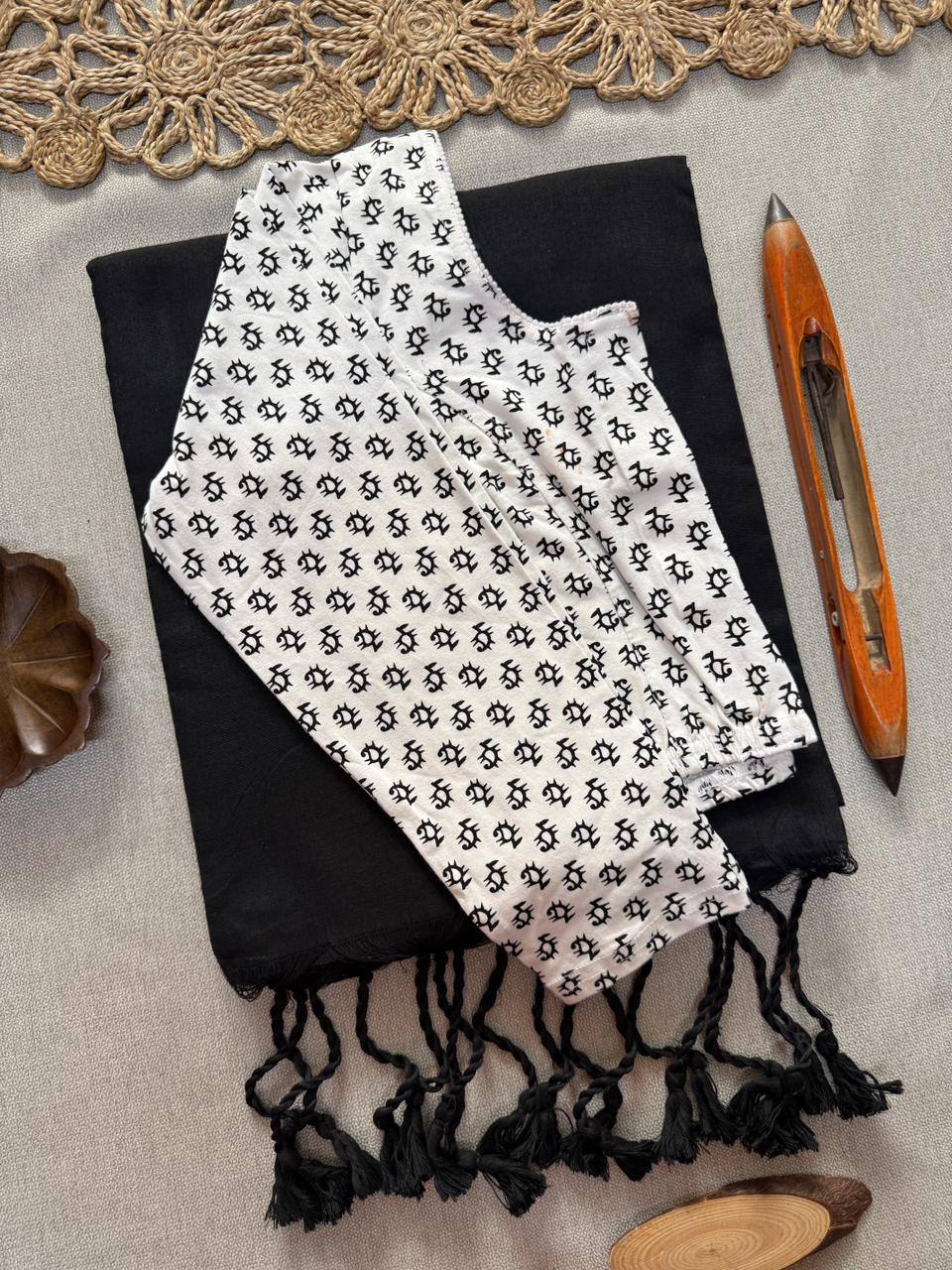 Elegant Khadi Cotton Saree with Stretchable Ajrak Print Blouse