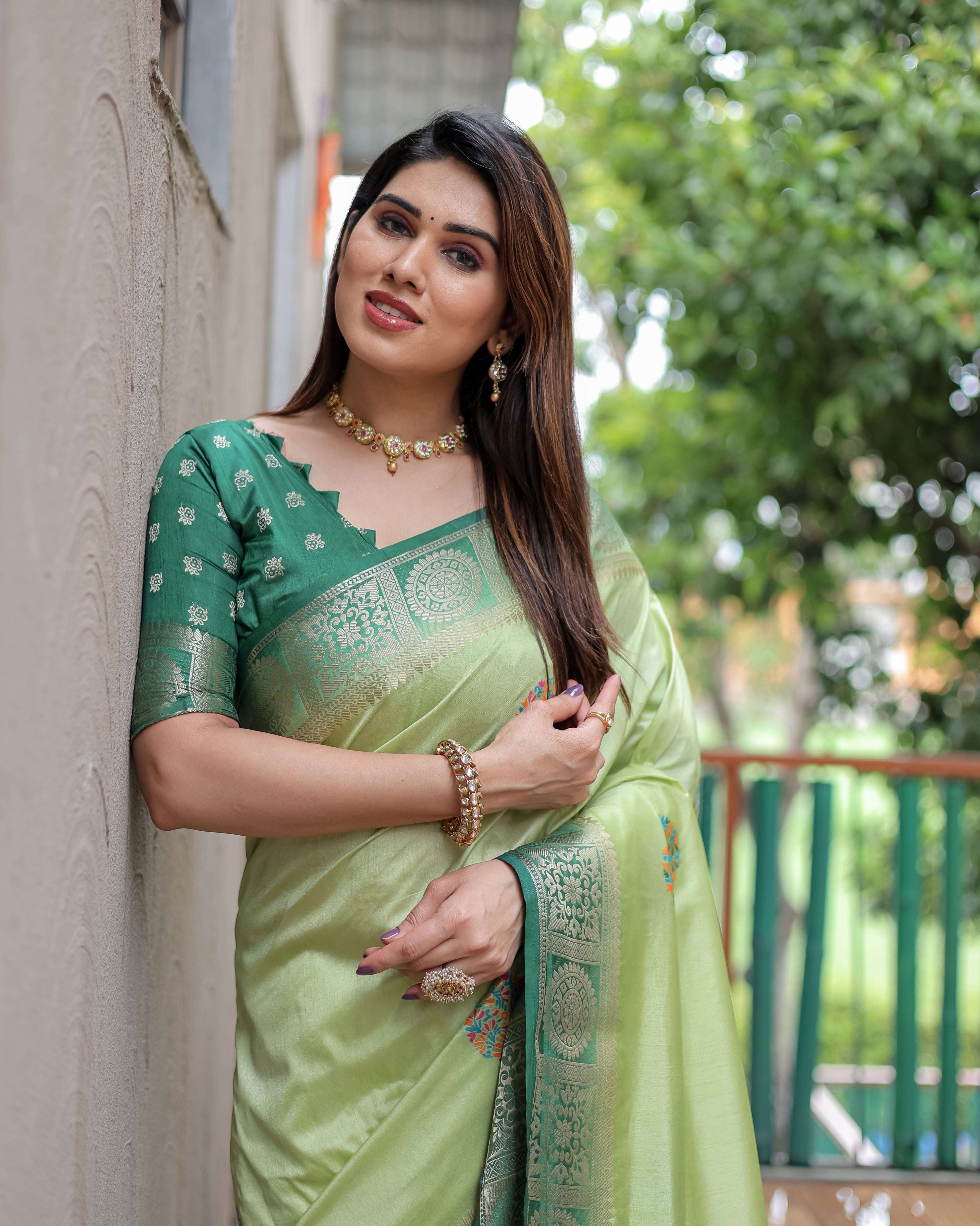 Dola Silk Saree with Contrast Border and Rich Pallu