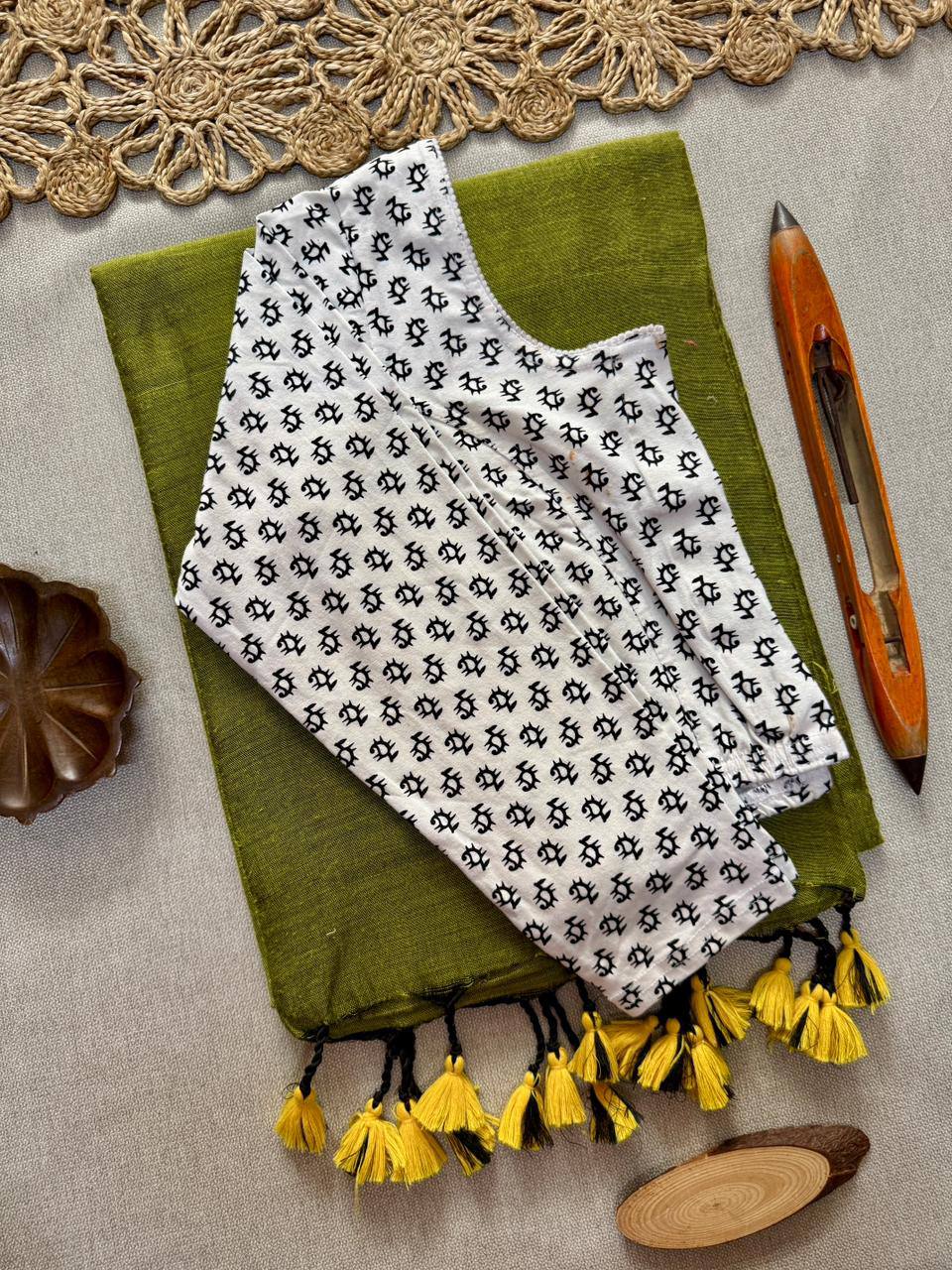 Elegant Khadi Cotton Saree with Stretchable Ajrak Print Blouse