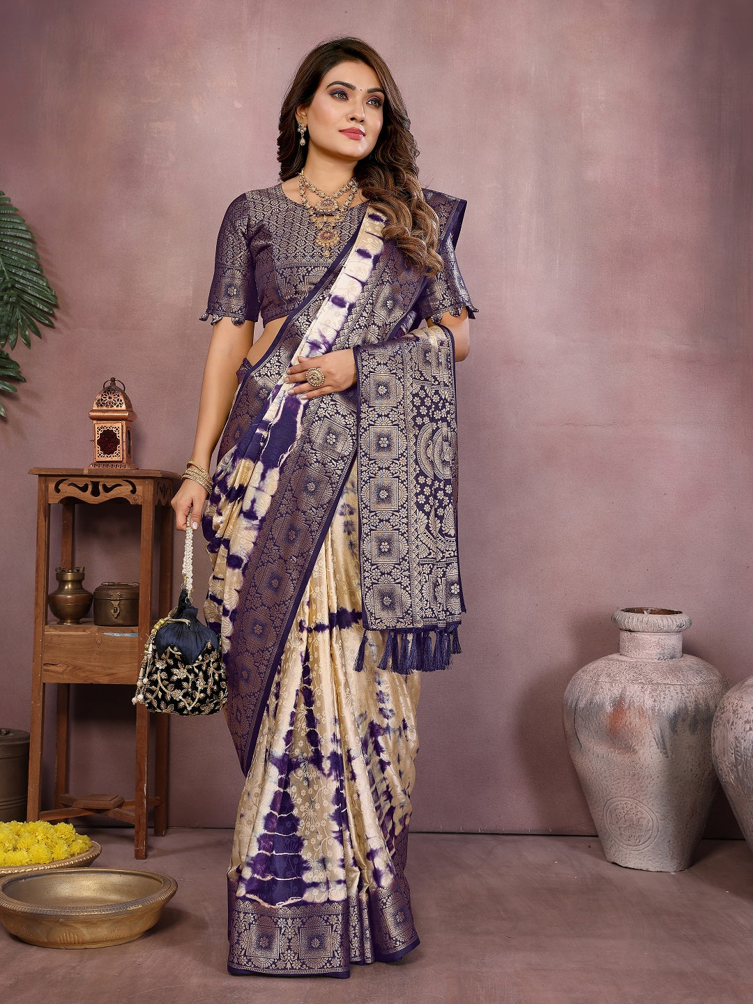 Broad Zari Weaving Border Sibori Design Saree