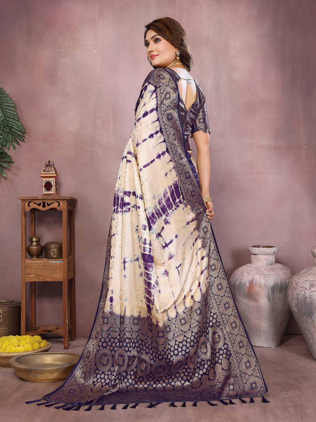 Broad Zari Weaving Border Sibori Design Saree