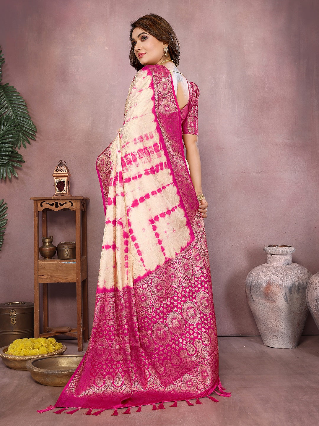 Broad Zari Weaving Border Sibori Design Saree
