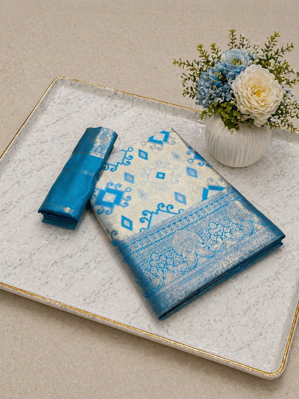 Elegant Silk Blend Saree With Traditional Zari Weaving