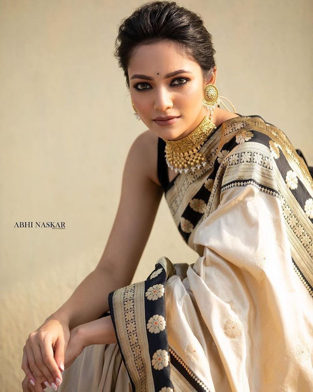 Captivating Jaquard Cream Color Silk Saree